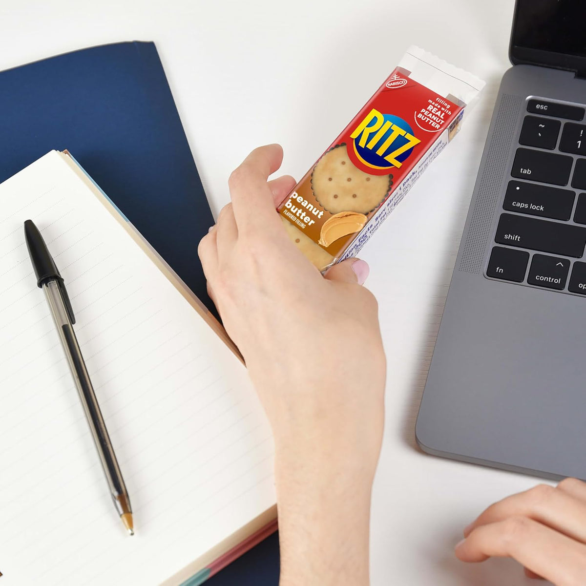 ritz peanut butter and cheese sandwich crackers variety pack, 32 snack packs, 6 crackers per pack