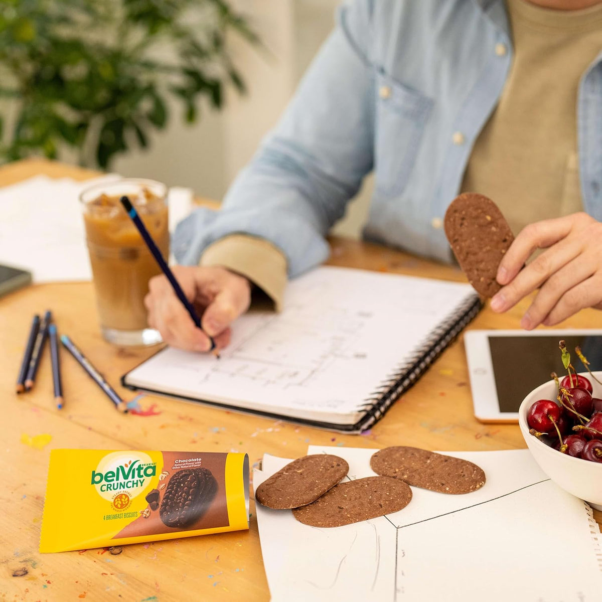 belVita Breakfast Bars Biscuits, Chocolate, 30 Total Packs, 6 Boxes (4 Biscuits Per Pack)