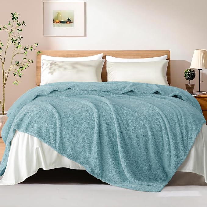 Exclusivo Mezcla Fleece King Size Bed Blanket, Ultra Soft, Lightweight and Fuzzy Stone Blue Blanket for Women, Home Decor, 90x104 Inches