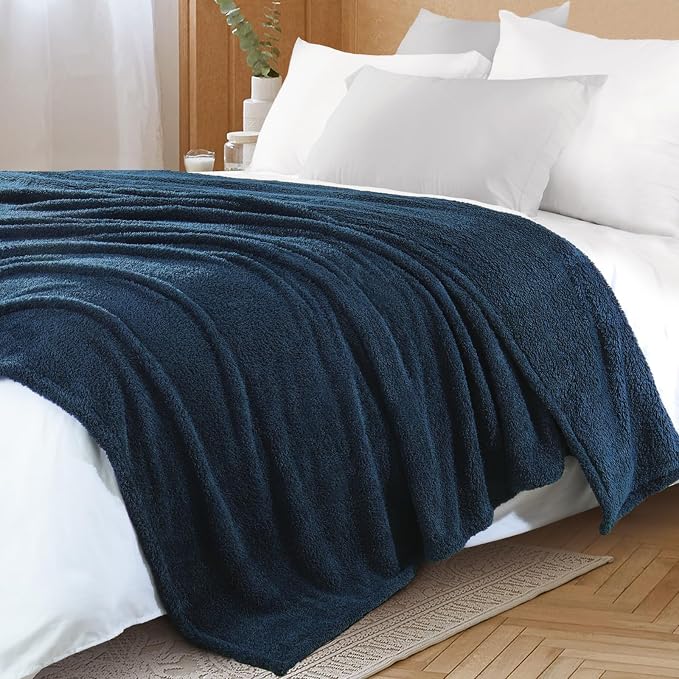 Exclusivo Mezcla Fleece King Size Bed Blanket, Ultra Soft, Lightweight and Fuzzy Navy Blue Blanket for Women, Home Decor, 90x104 Inches