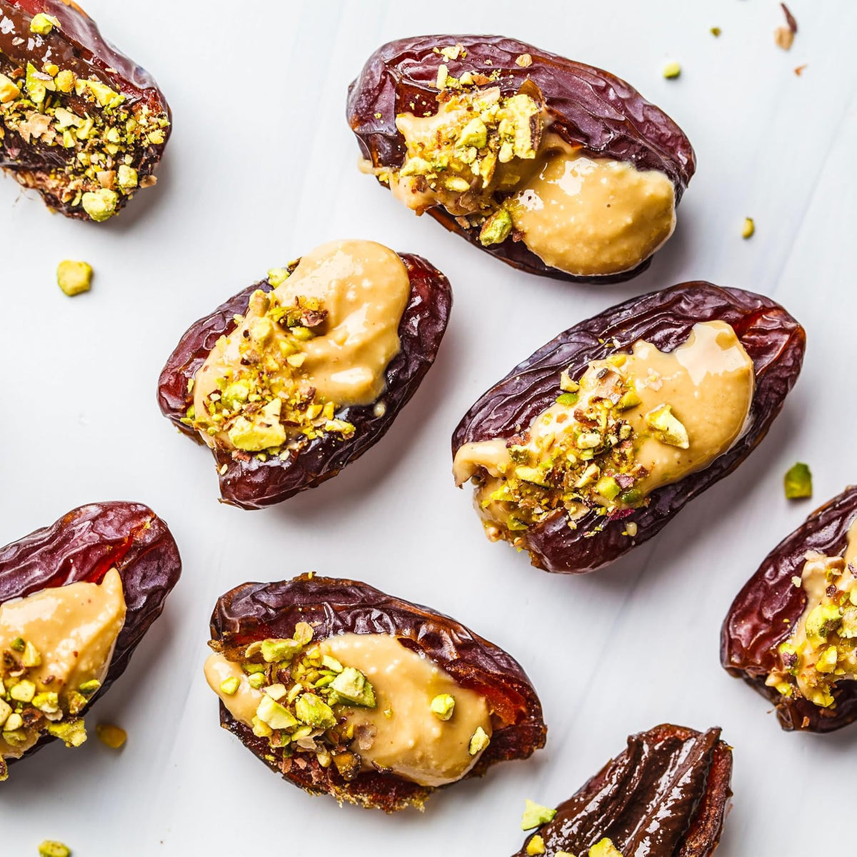 Yupik Organic Medjool Dates with Pits, 2.2 lb (35.2 oz), Non-GMO, Gluten-Free, Vegan, Kosher, Dried Fruits, Naturally Sweet, Sulphite-Free, Source of Fiber, Healthy Snacks, Ideal for Baking & Topping