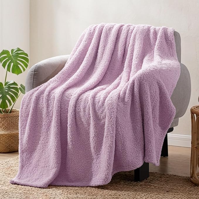 Exclusivo Mezcla Fleece Light Purple Throw Blanket for Couch Sofa, Ultra Soft, Lightweight and Fluffy Blankets for Women, All Season, 50x60 Inches