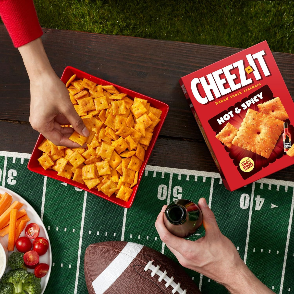 Cheez-It Baked Snack Crackers, Lunch Snacks, Family Size, Hot and Spicy, 21oz Box (1 Box)